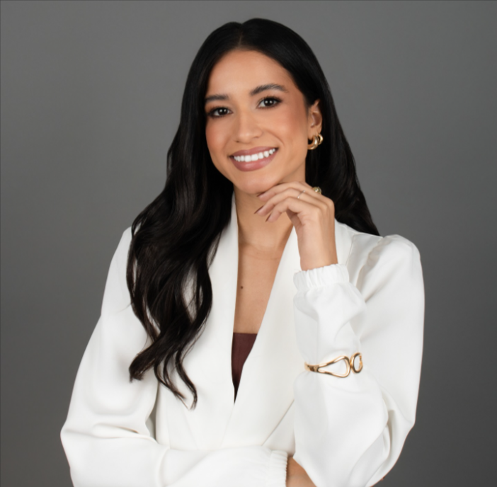 Dra. Ana Paula Costa, odontopediatra em Maringá, sorrindo
